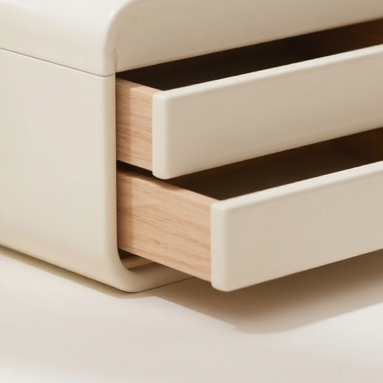 Kompaktní dřevěná šperkovnice se 3 vrstvami