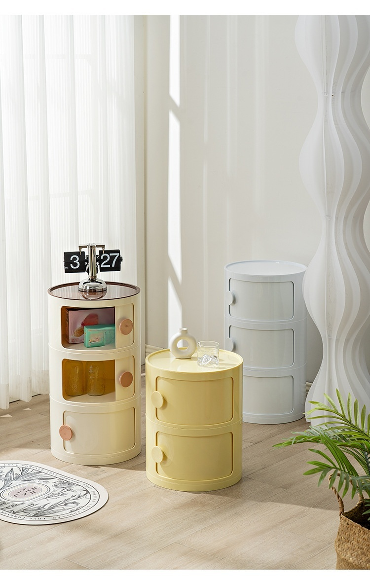 수납장 내부 구조와 넉넉한 수납 공간