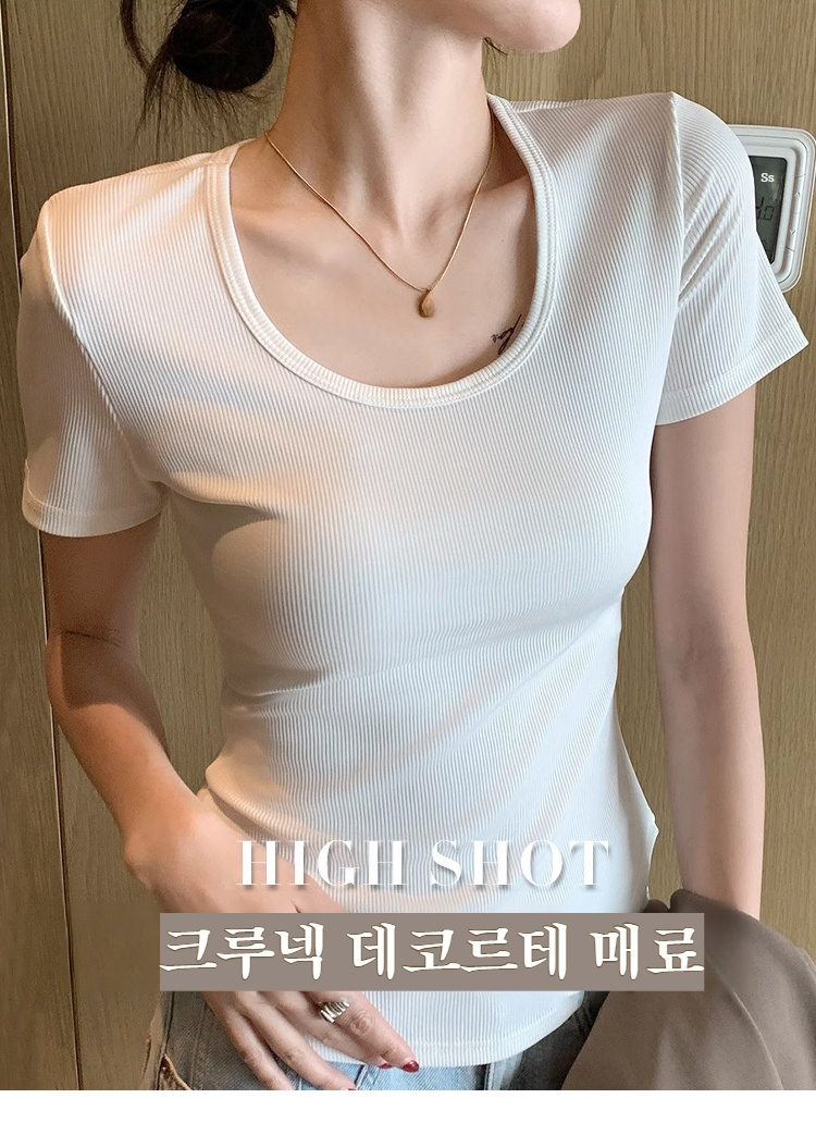 여성 슬림 라운드 티셔츠 착용샷