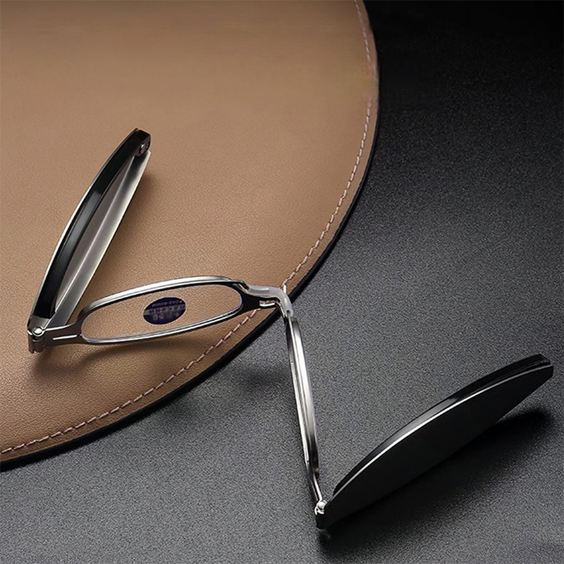 超軽量3段折りたたみ式老眼鏡