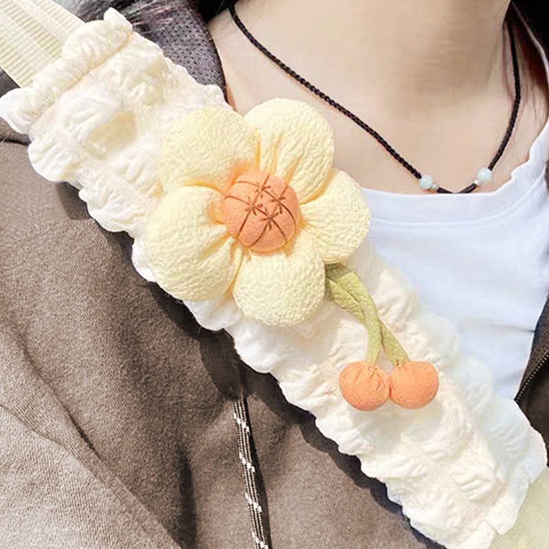 車のシートベルトショルダーカバーかわいいシュークリームです