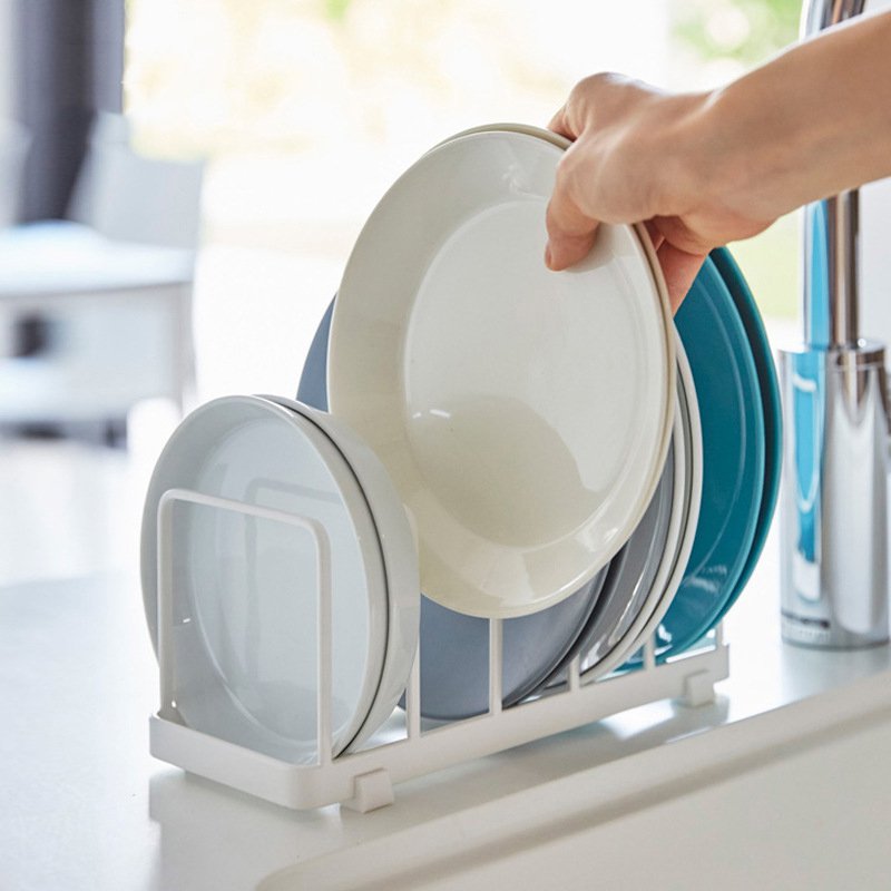 現代のシンプルな食器収納用アスファルトラック