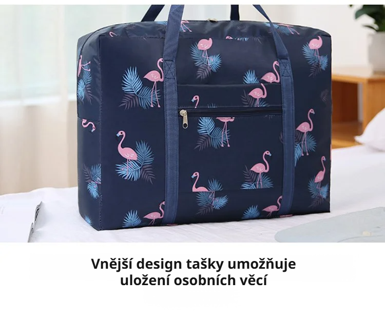 Taška na zavazadlovém vozíku na letišti