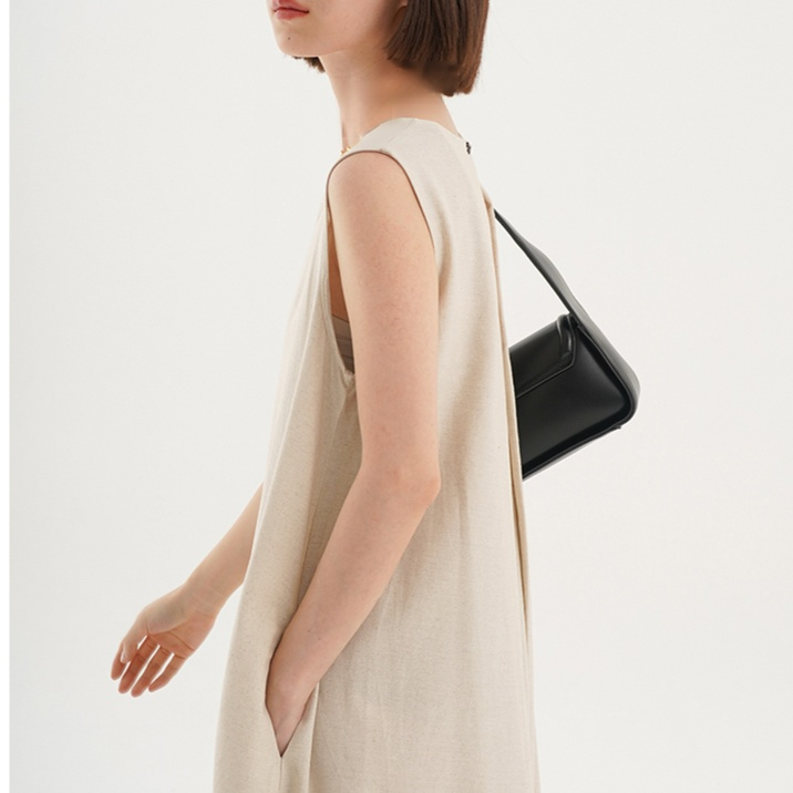 バックオープンの無地綿麻ノースリーブワンピース