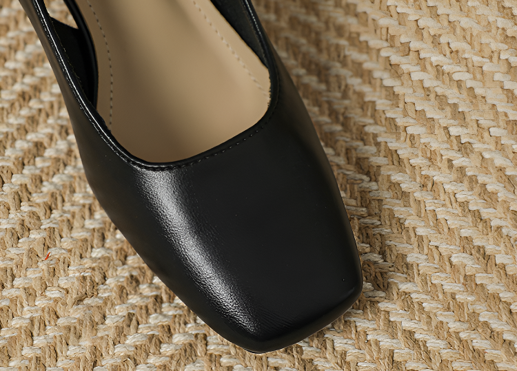 美脚効果があるミュールのヒール部分