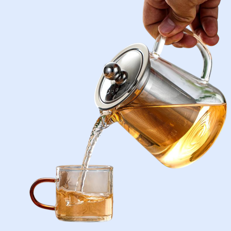 ストーブの周りのティーポット