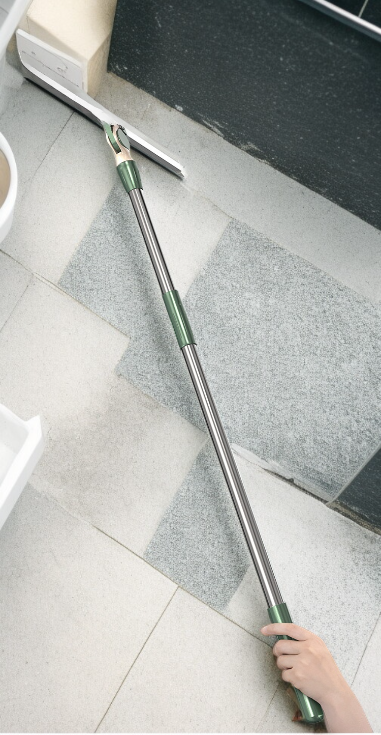 Balai pratique pour nettoyer différentes surfaces