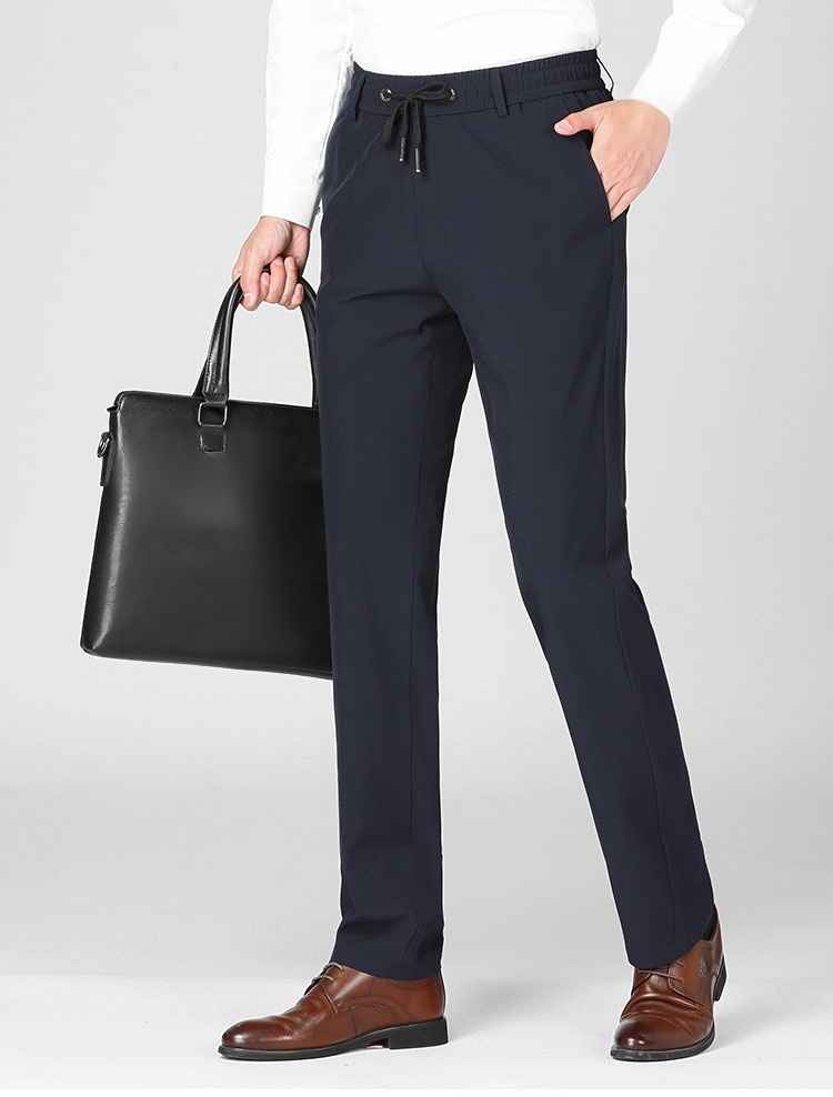 冷感スラックスの裾とステッチ詳細