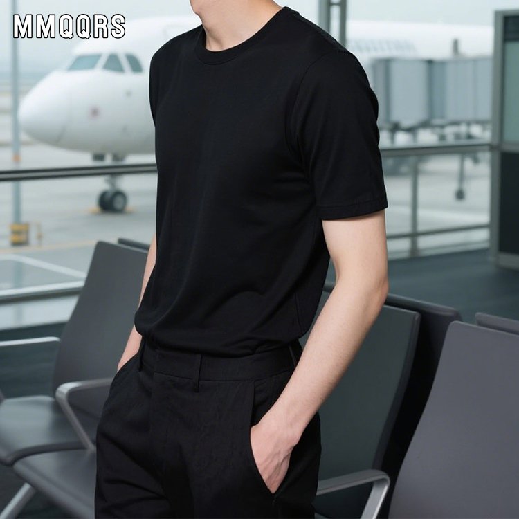 無地肩掛けの半袖Tシャツです