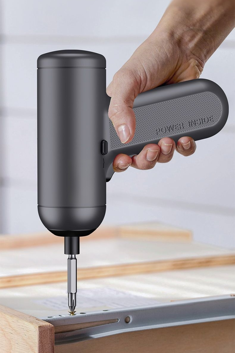 멀티탭과 공구함 세트 패키징 이미지