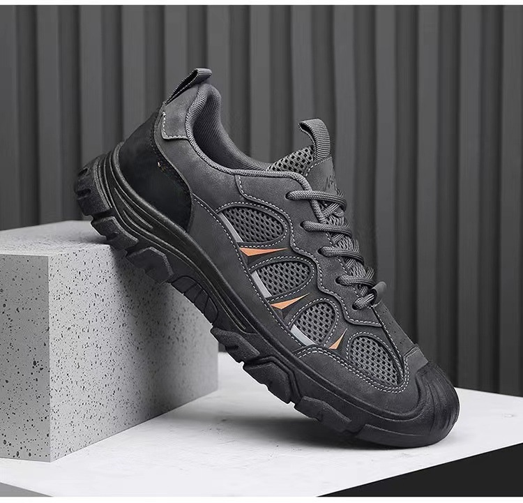 通気性抜群なハイキングシューズのサイドビュー