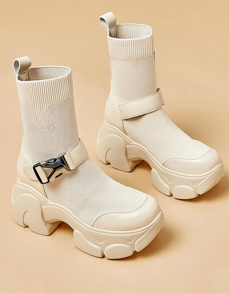 フライニットと本革の異素材スニーカーブーツ