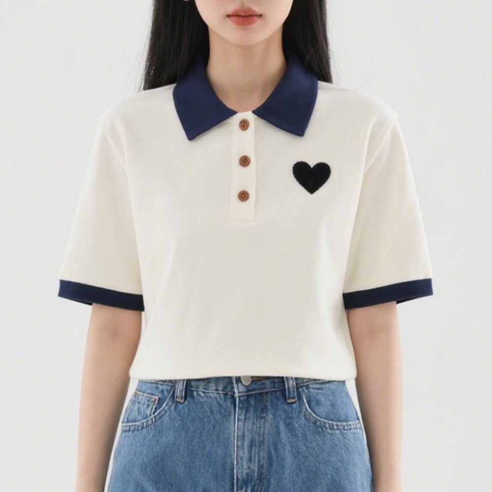  하트 자수 티셔츠