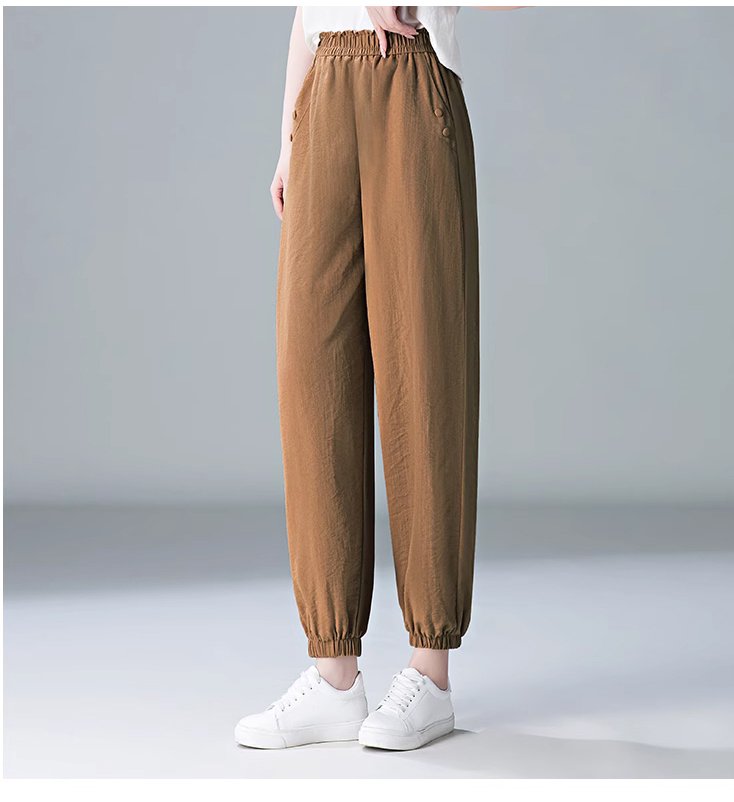 여성용 아이스 실크 배기바지 소재 질감 클로즈업