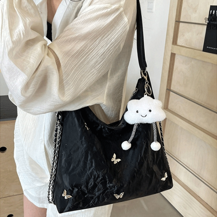 【세 가지 착용 방법】 나비 발광 스웨이드 토트백