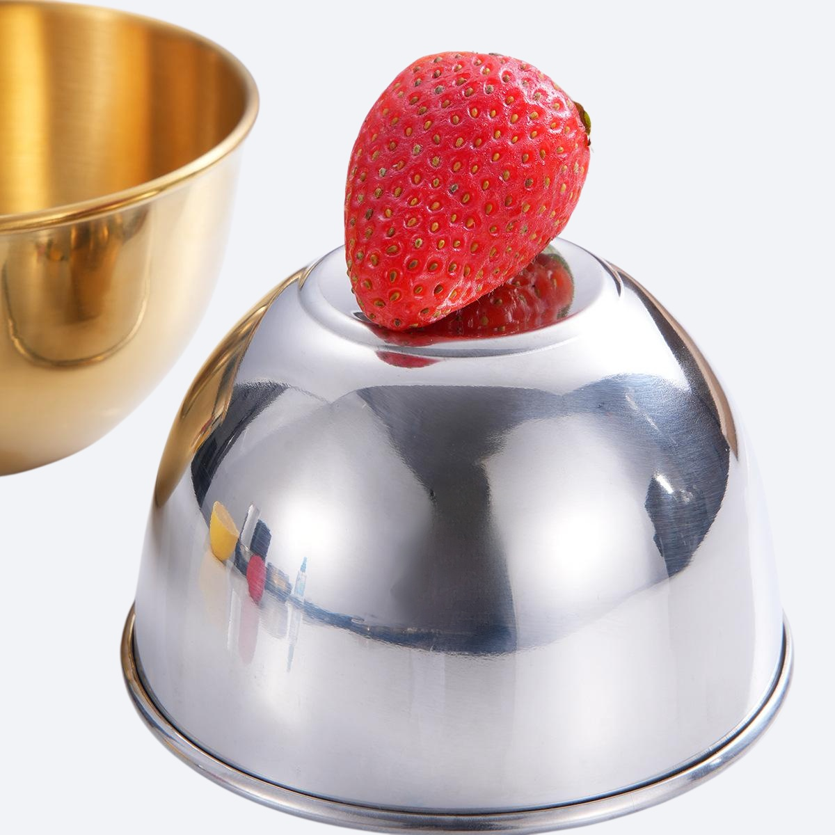 ステンレスソースで味付けしたボウル