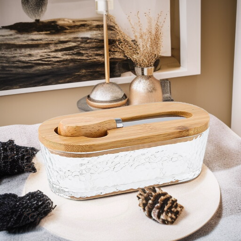 Rechteckige Heimkäsekonservierung mit Deckel und Spachel