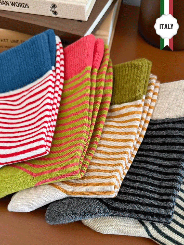 جوارب نسائية بخطوط مع تصميم اللون المتباين