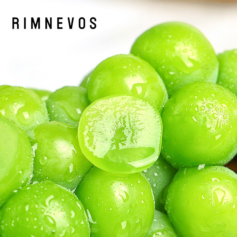 ギフトにも最適な箱入り新鮮ブドウの写真