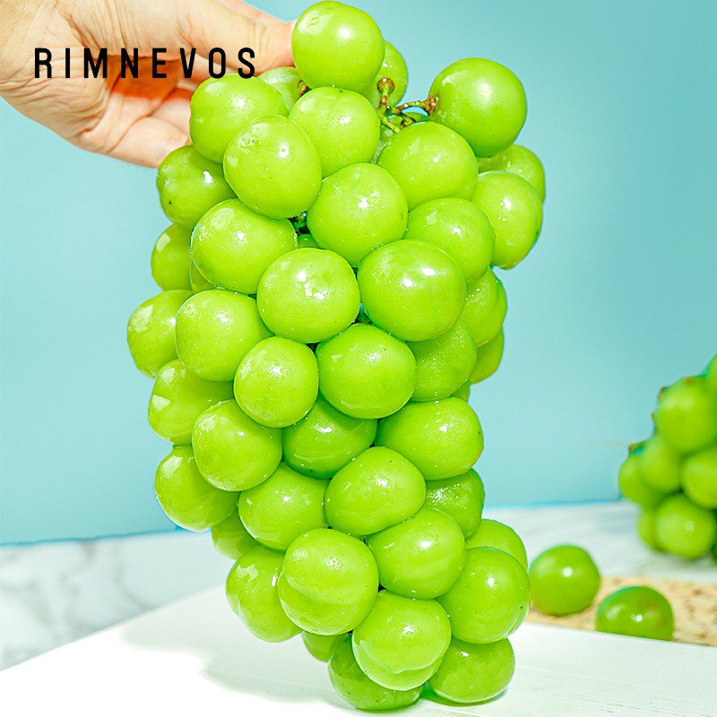 新鮮な季節のブドウが箱いっぱい詰まった画像