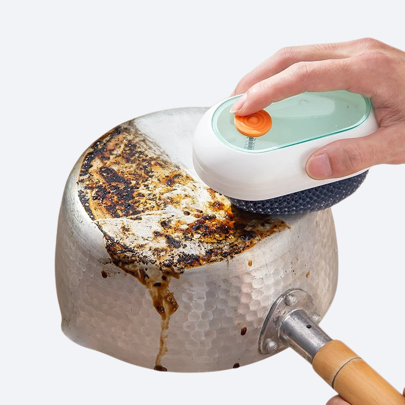 押して洗浄液で洗い皿ブラシ