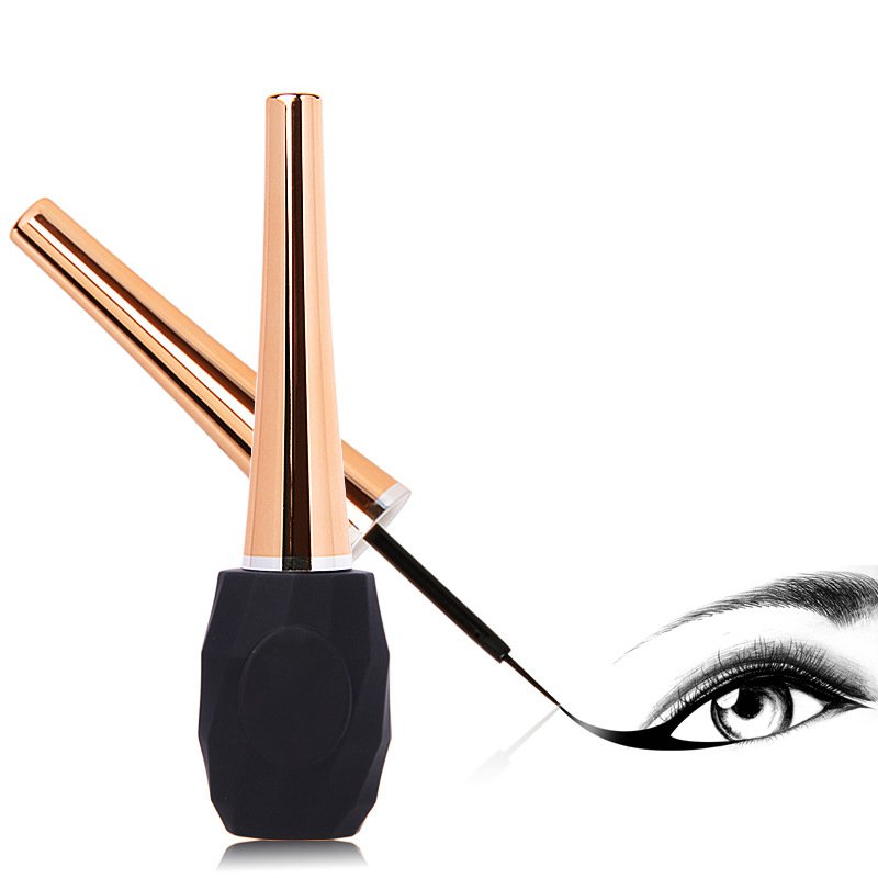 速乾性で汗や水に強く、にじみにくいアイライナー 