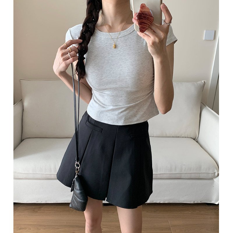 小柄女性向けフリル袖トップス着用イメージ