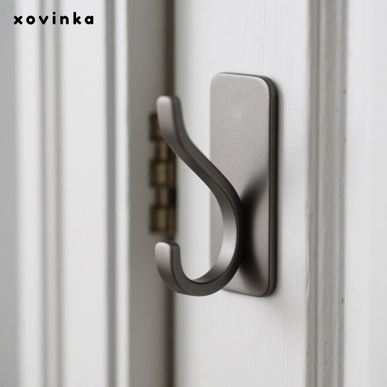 자국이나 펀칭이 없는 강력한 접착력의 옷걸이