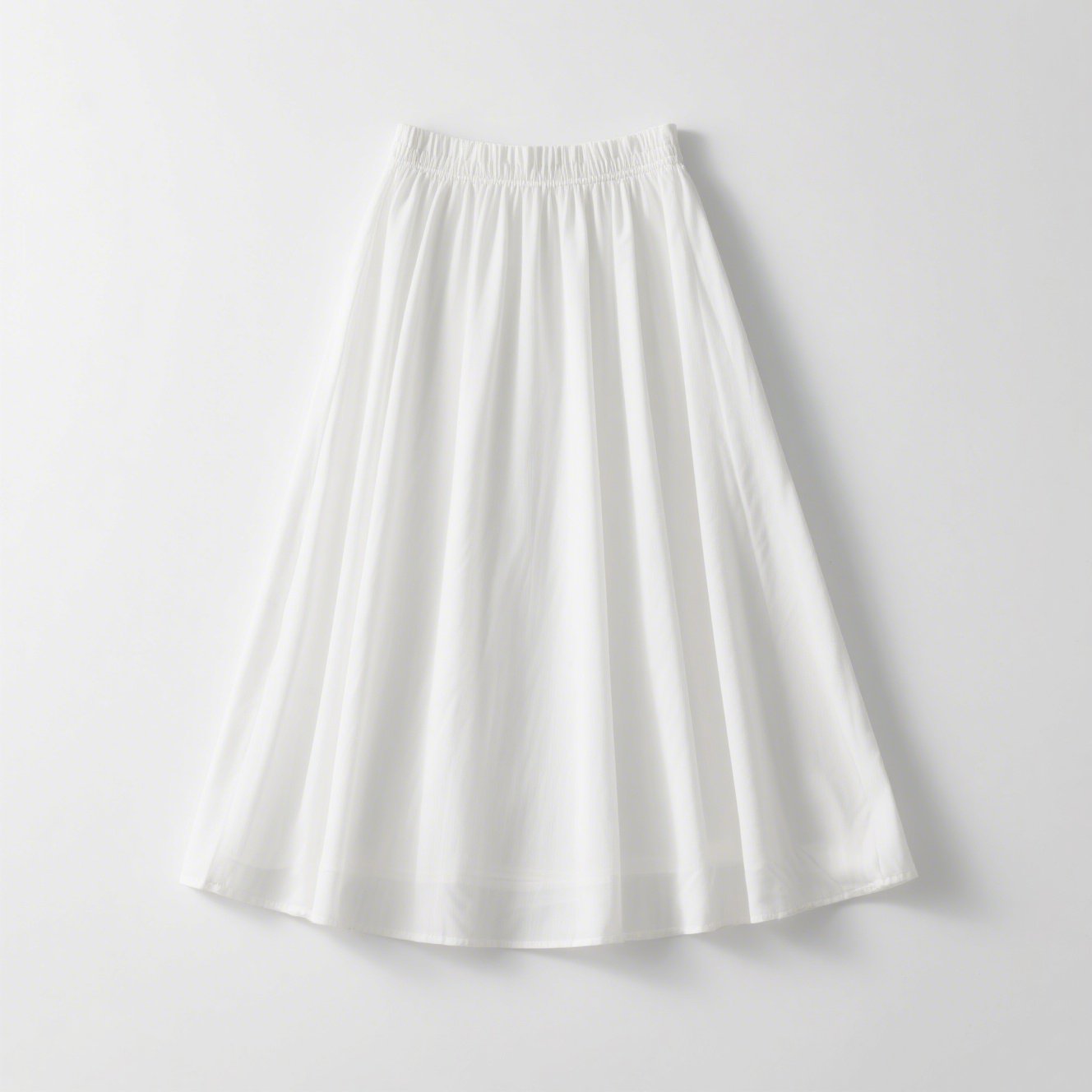 白いシンプルなスカート