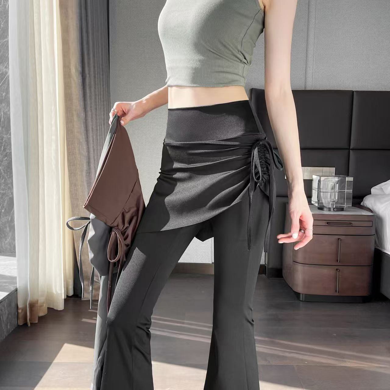 新作のフェイクレイヤードドローストリングブーツカットパンツ