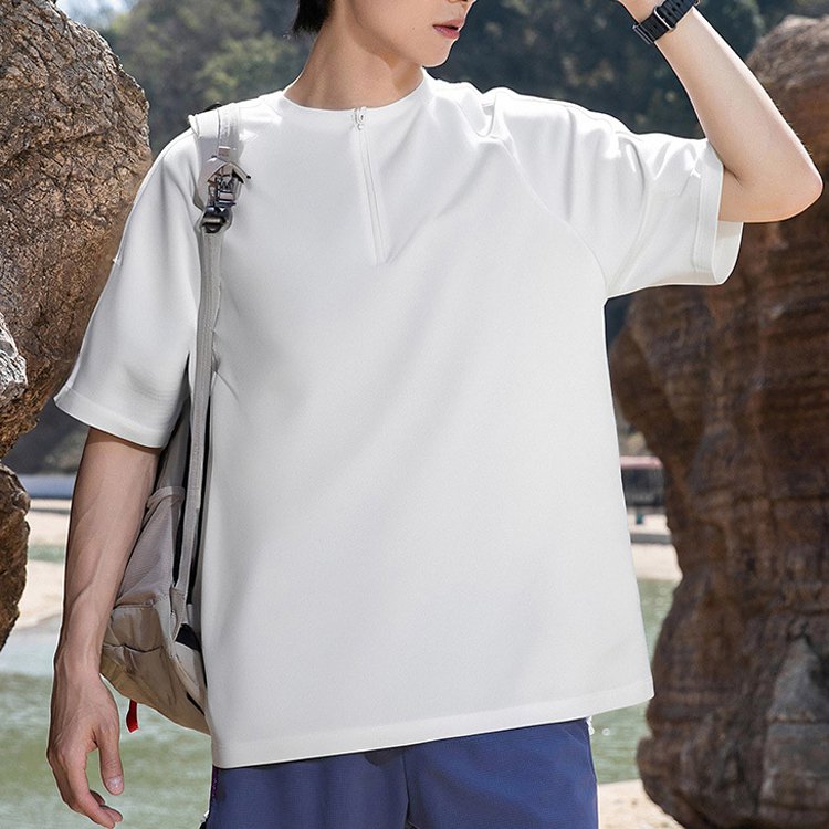 無地のシンプルコーディネートTシャツです