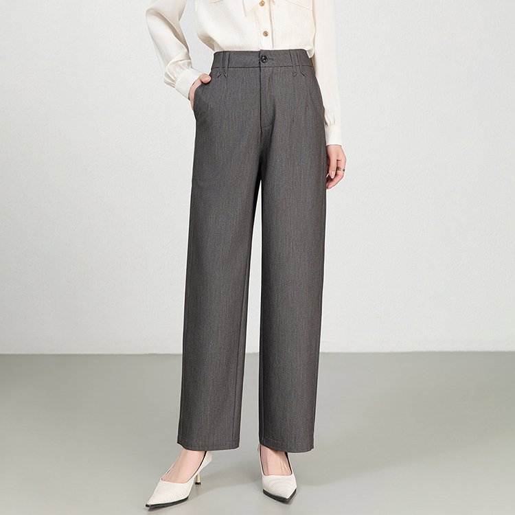 新作のラメ入りドレープデニムパンツ