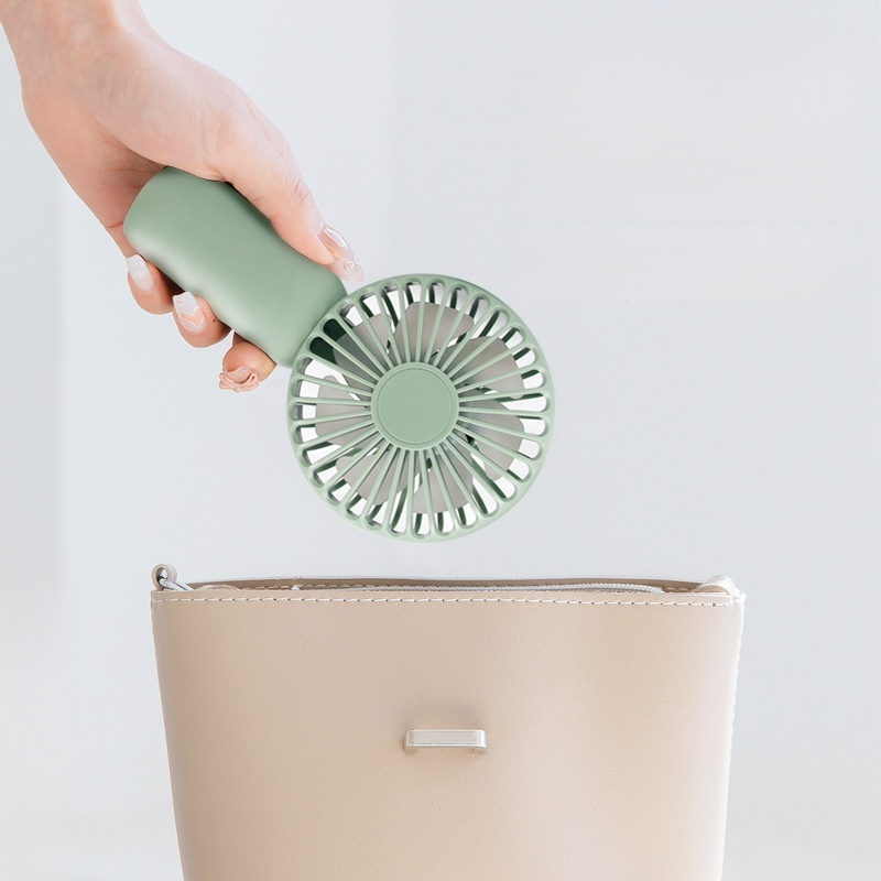 新製品の小さい扇風機は明かりをつけて学生の流行の金の充電を持ちます