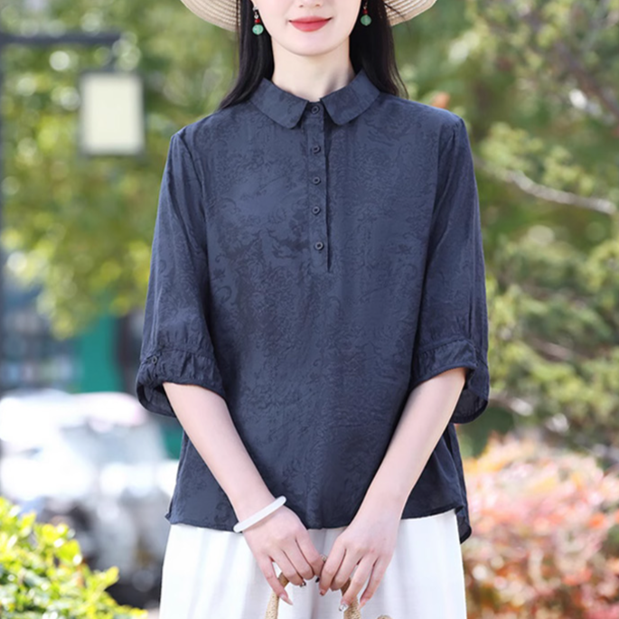 スタイリッシュなシルエットのレディースシャツ