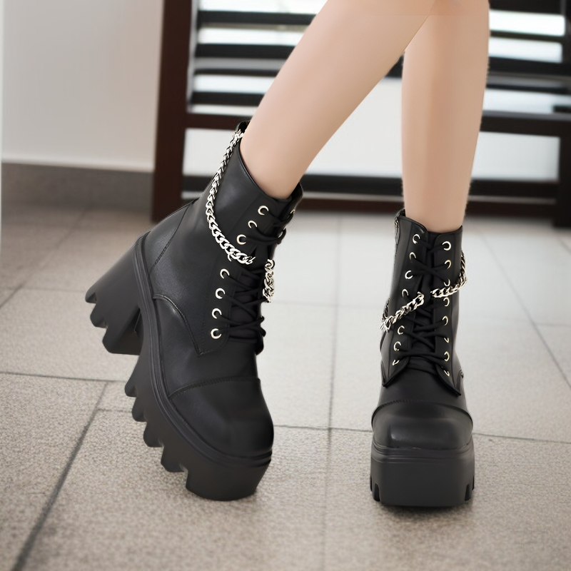 セクシーなチェーン付きブラックエナメルブーツ レディース冬用パンク厚底ヒール靴