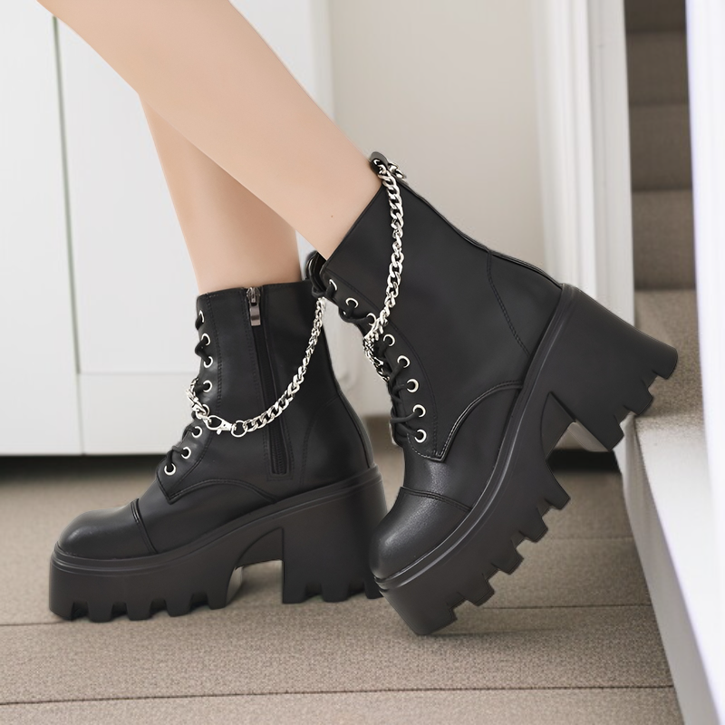 セクシーなチェーン付きブラックエナメルブーツ レディース冬用パンク厚底ヒール靴