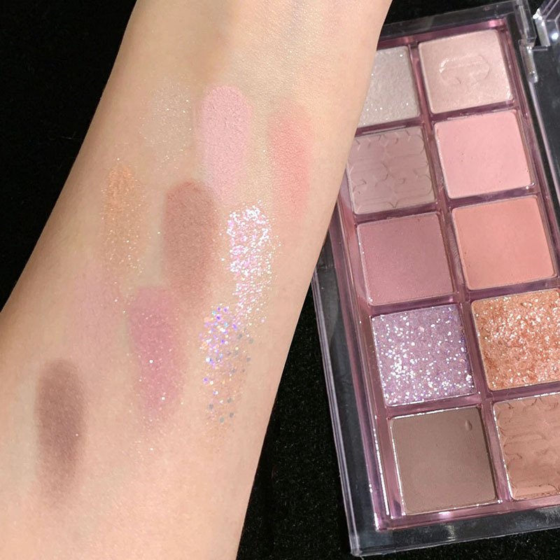 低彩度10色の新作アイパレットです