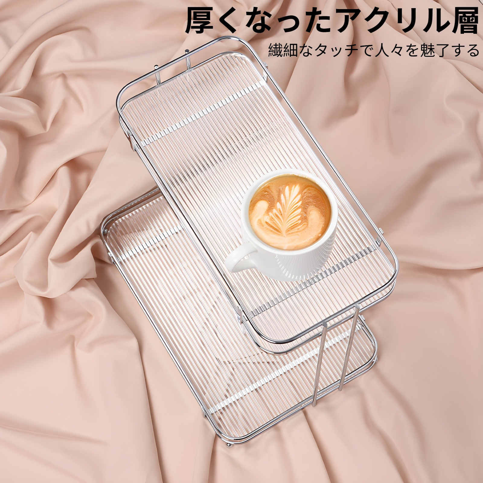 香水ボトルを並べた収納カップラック