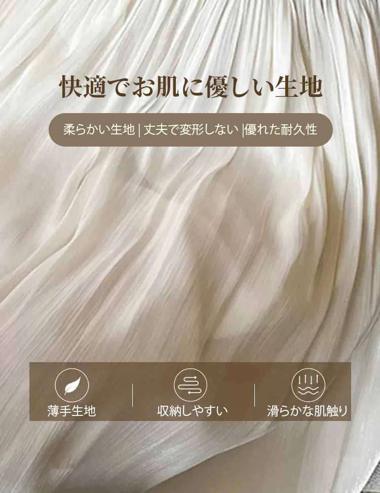 オフィスコーデに最適なツヤ感プリーツスカート