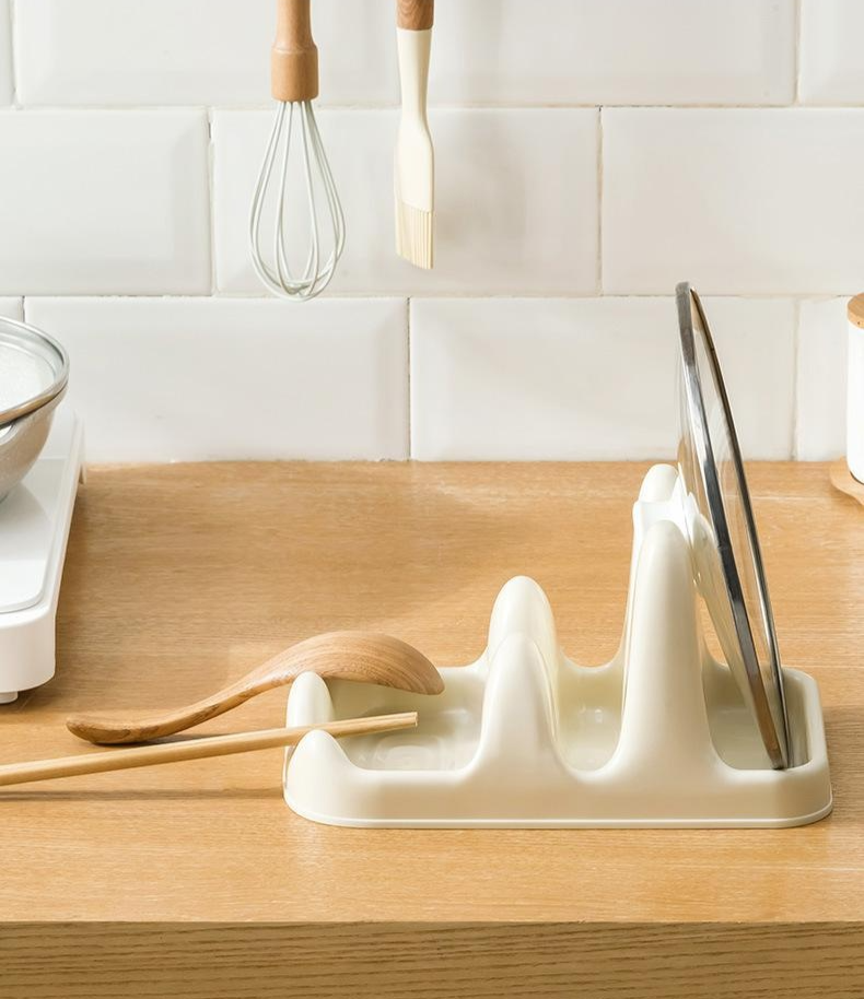 Kuchyňský stojan na pokličky s protiskluzovou základnou