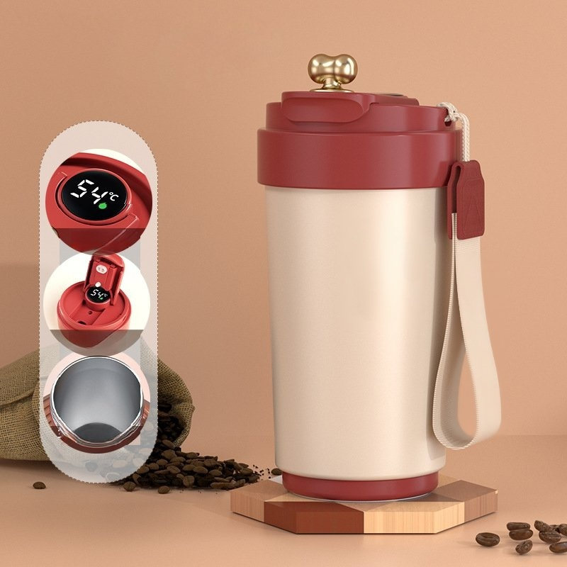 Izolowany kubek do kawy