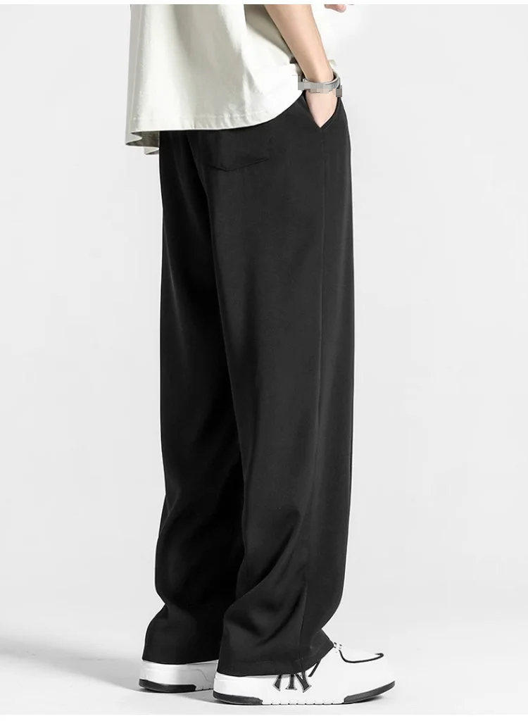 リラックス感のあるカジュアルパンツ着用例