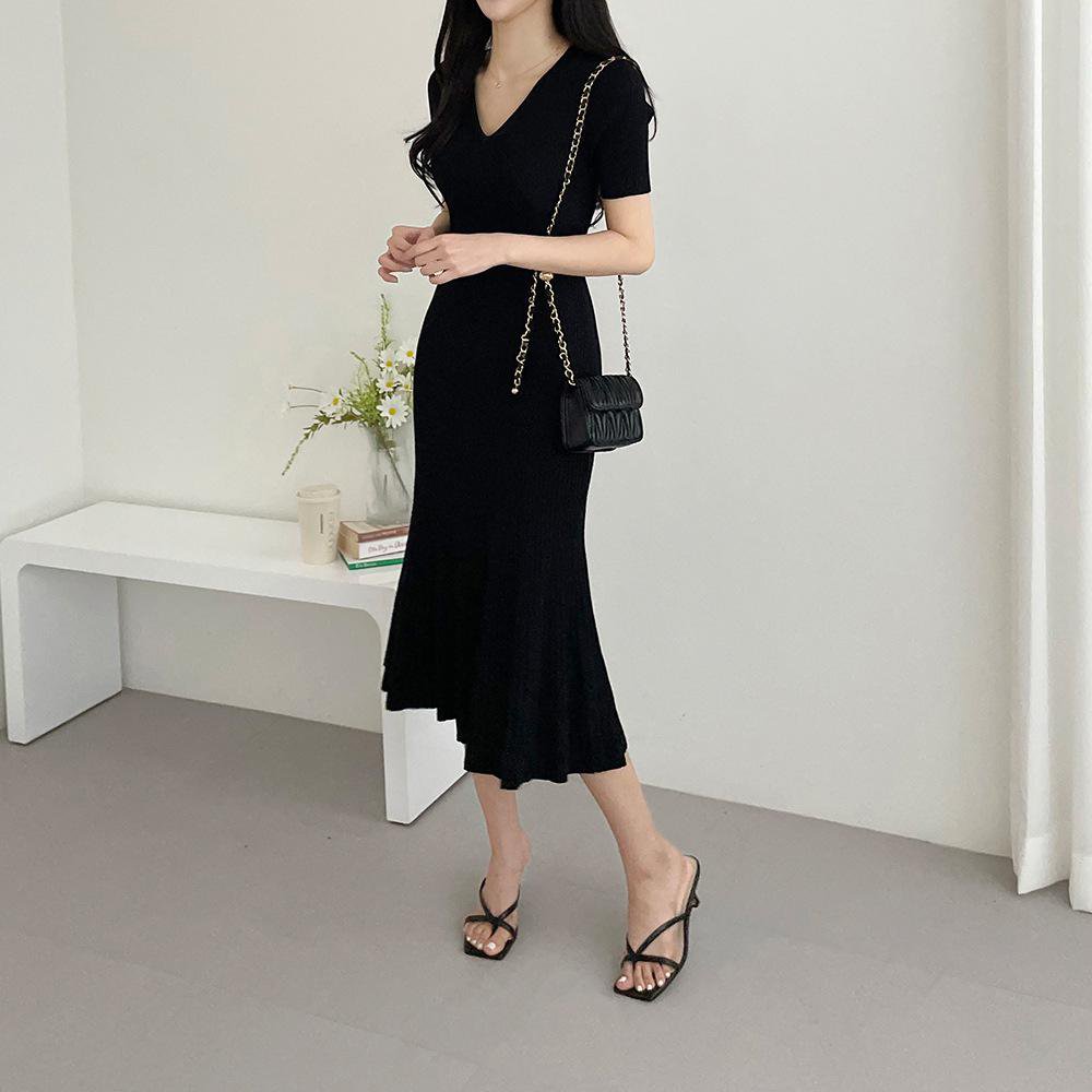 편안한 착용감의 솔리드 니트 원피스