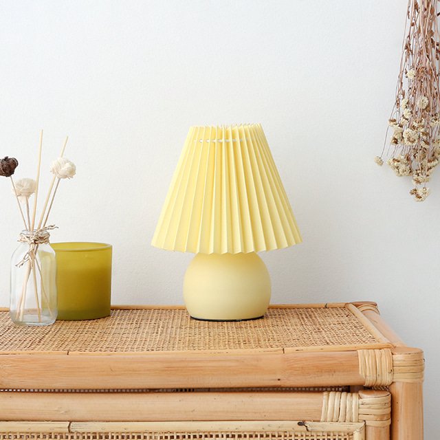 Accordion pleated table lamp