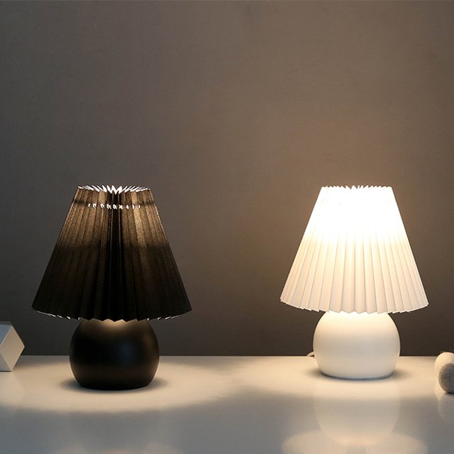Accordion pleated table lamp