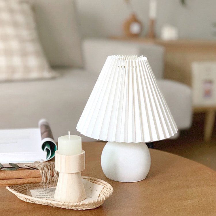 Accordion pleated table lamp