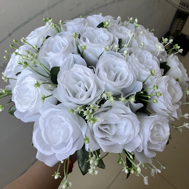 手作りのシルクのバラの花束