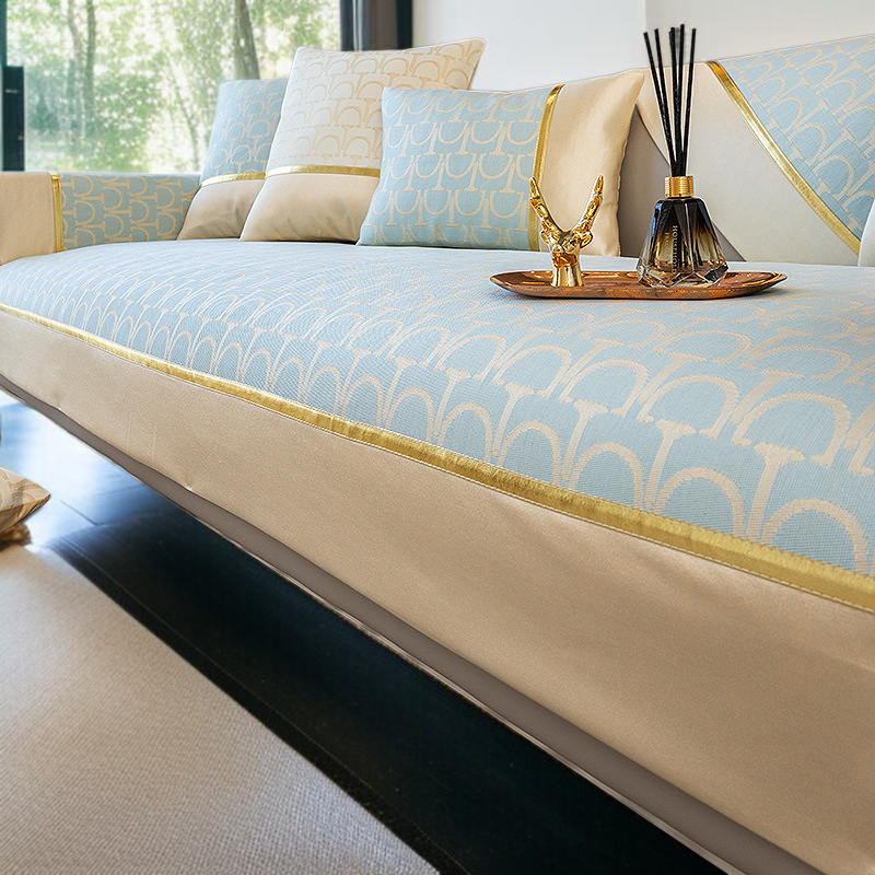 Čtyřvrstvý protiskluzový polštář v lehkém luxusním stylu