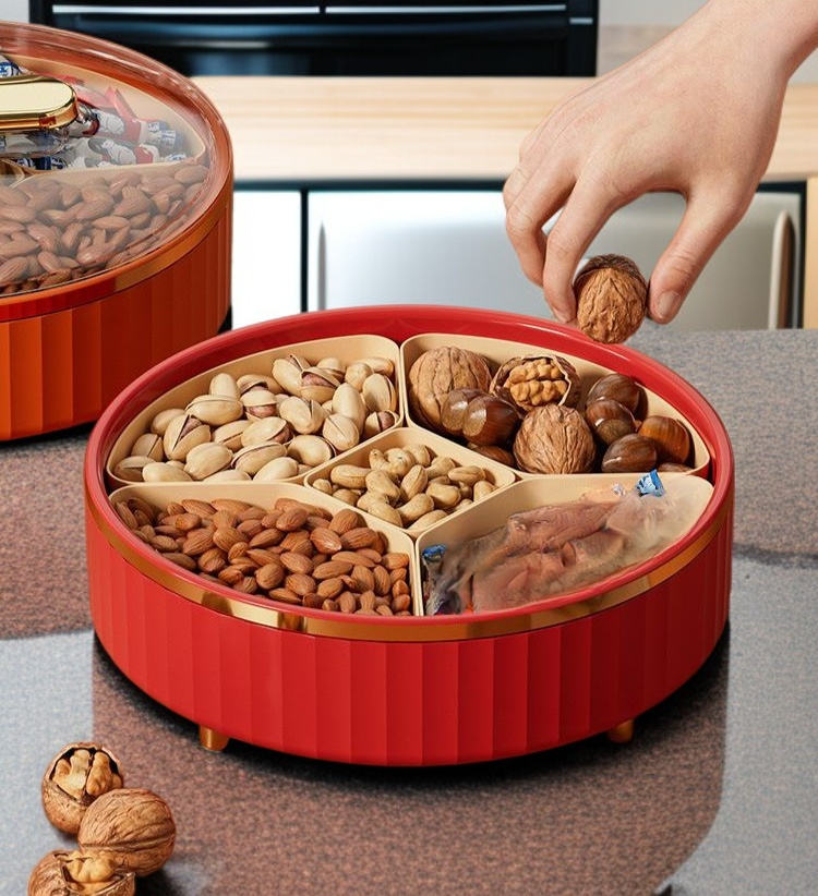 사무실 책상 위의 간식 보관함