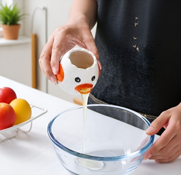 卵黄と卵白を簡単に分けるセラミック製セパレーター